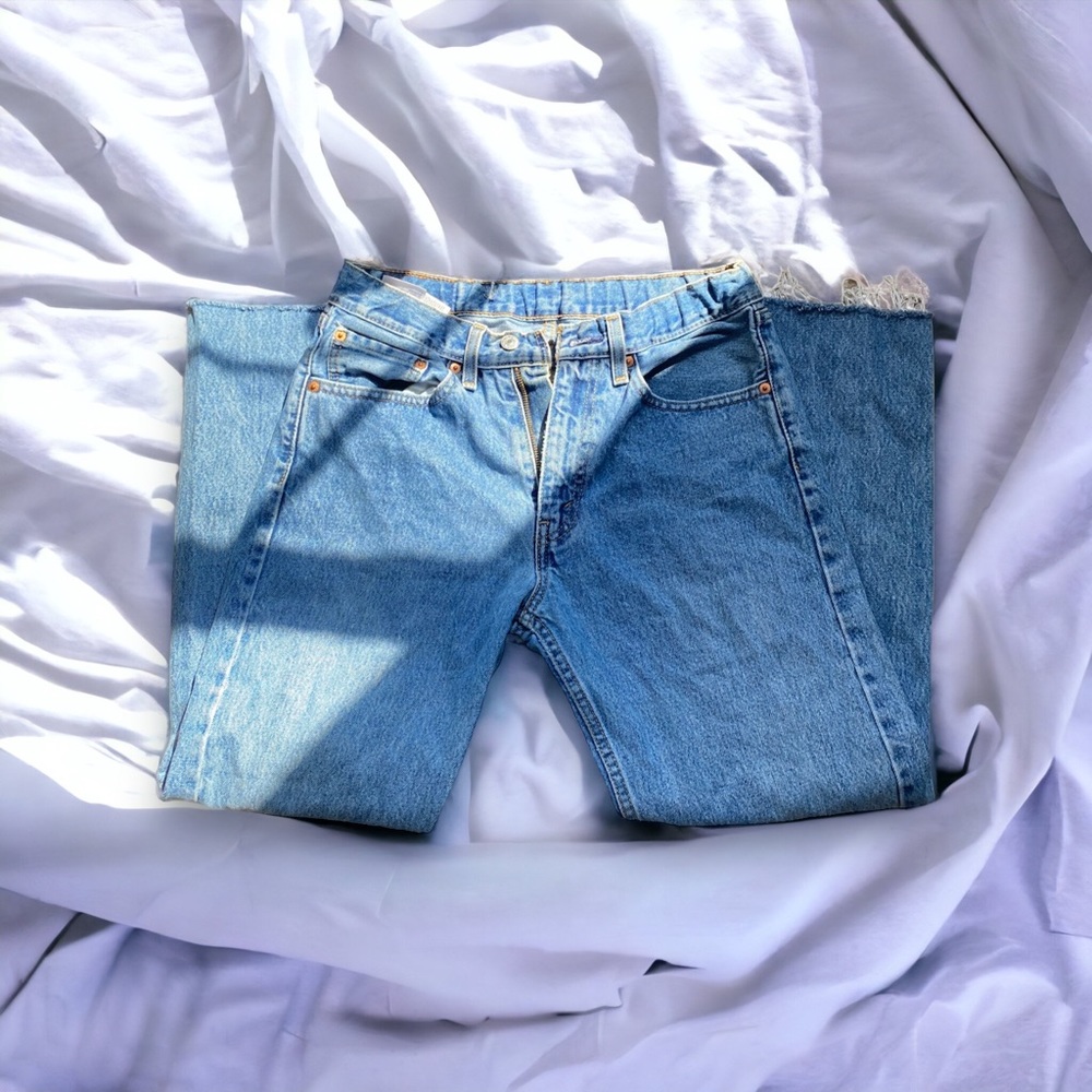 Super cute levi jeansss💙💙